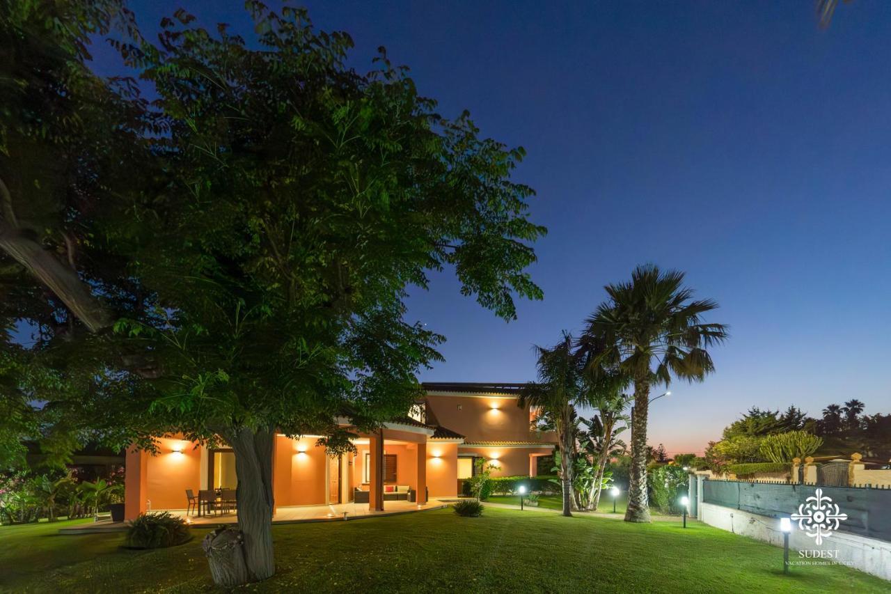 Villa Seaside - Beach Retreat With Jacuzzi Syracuse Esterno foto