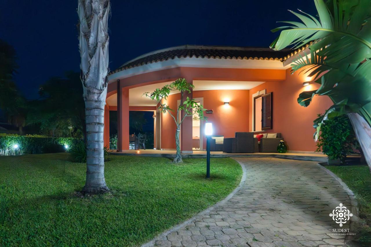 Villa Seaside - Beach Retreat With Jacuzzi Syracuse Esterno foto