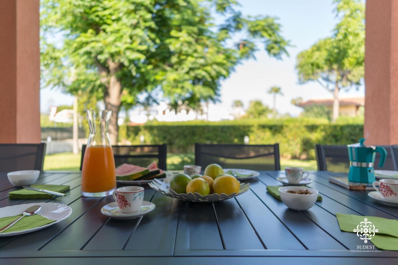 Villa Seaside - Beach Retreat With Jacuzzi Syracuse Esterno foto