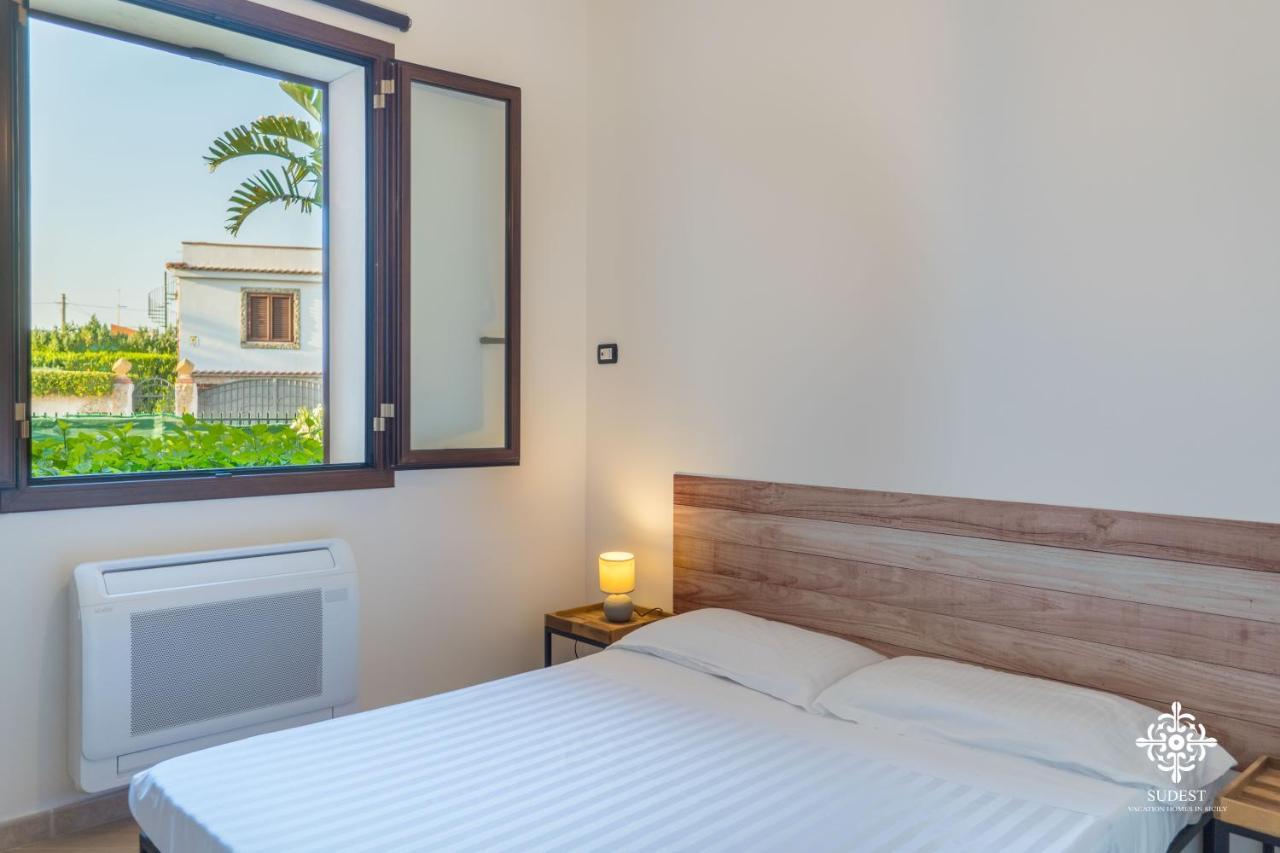 Villa Seaside - Beach Retreat With Jacuzzi Syracuse Esterno foto