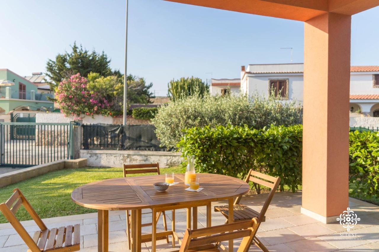 Villa Seaside - Beach Retreat With Jacuzzi Syracuse Esterno foto