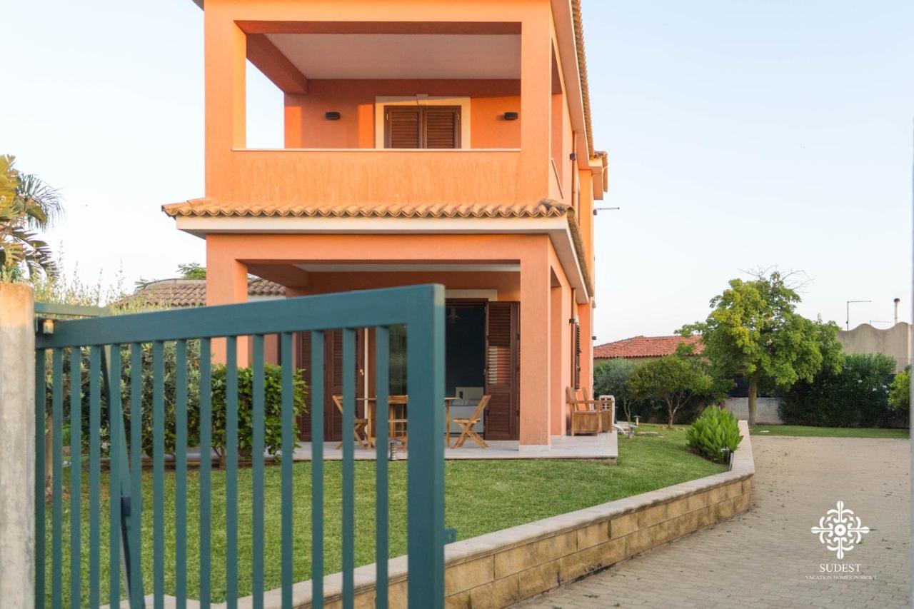 Villa Seaside - Beach Retreat With Jacuzzi Syracuse Esterno foto