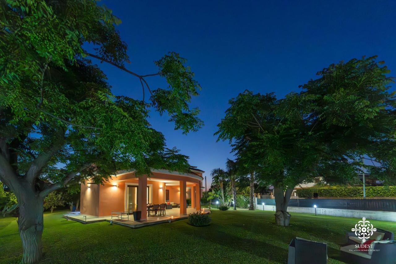 Villa Seaside - Beach Retreat With Jacuzzi Syracuse Esterno foto