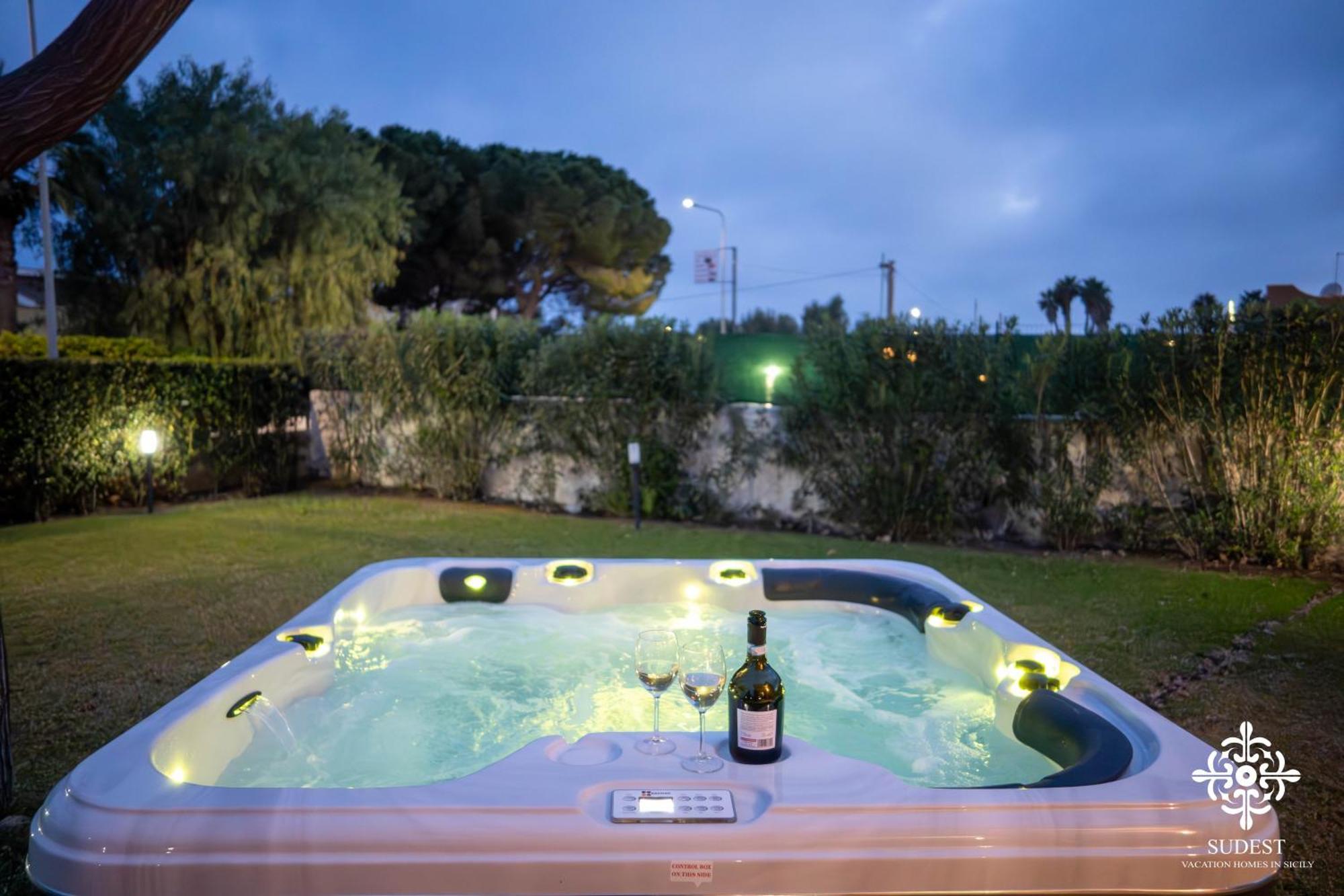 Villa Seaside - Beach Retreat With Jacuzzi Syracuse Esterno foto