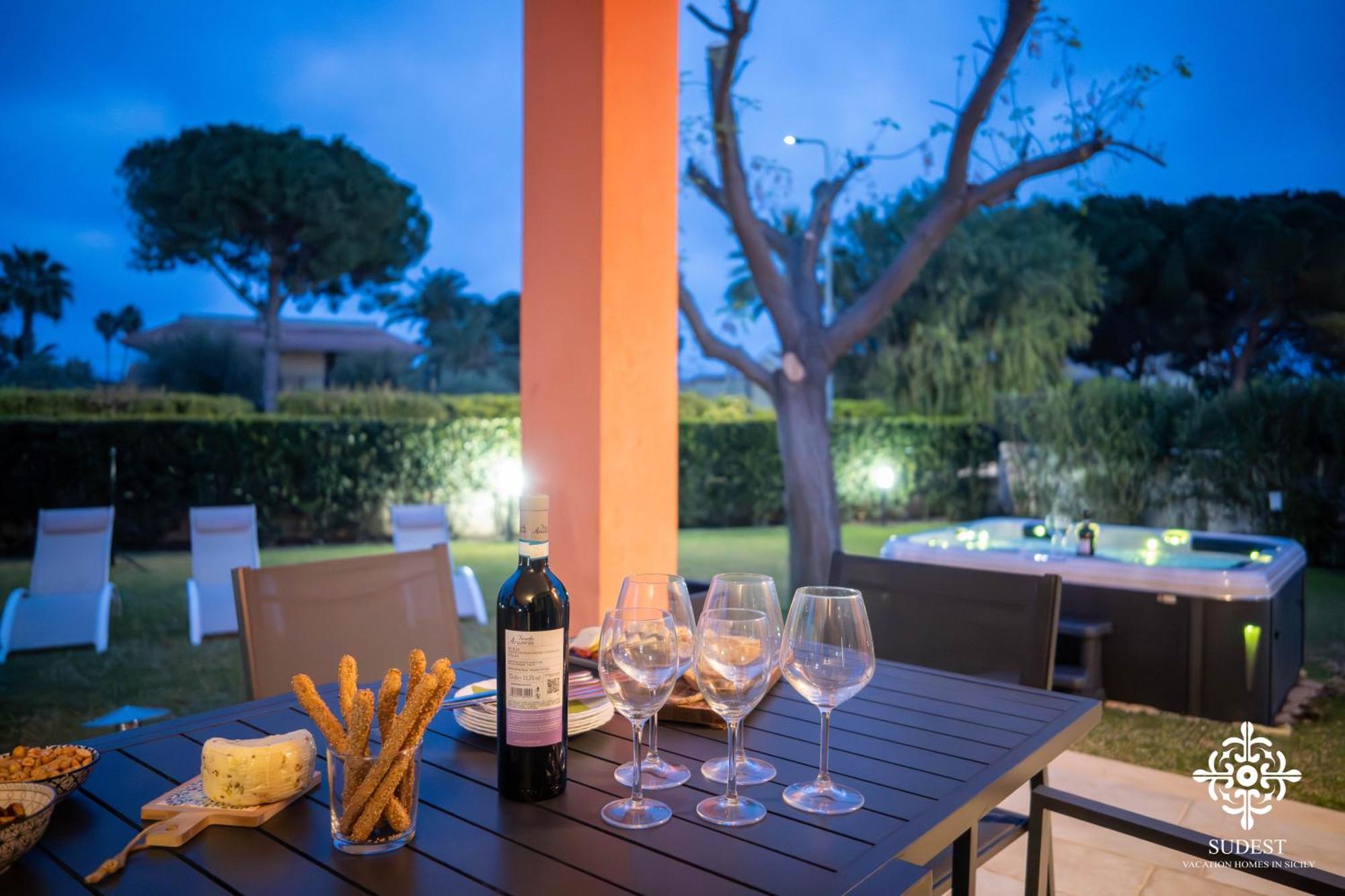 Villa Seaside - Beach Retreat With Jacuzzi Syracuse Esterno foto