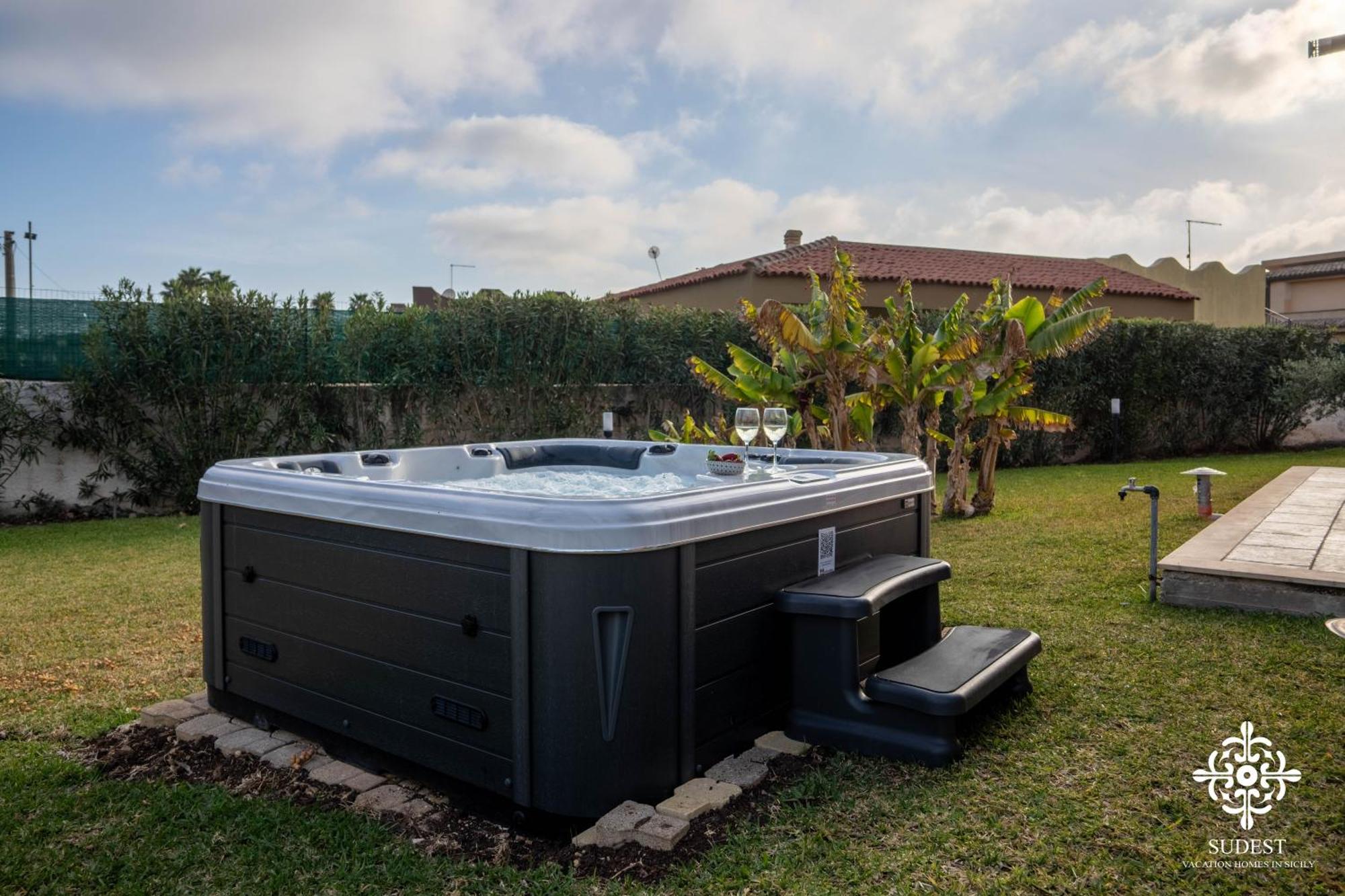Villa Seaside - Beach Retreat With Jacuzzi Syracuse Esterno foto