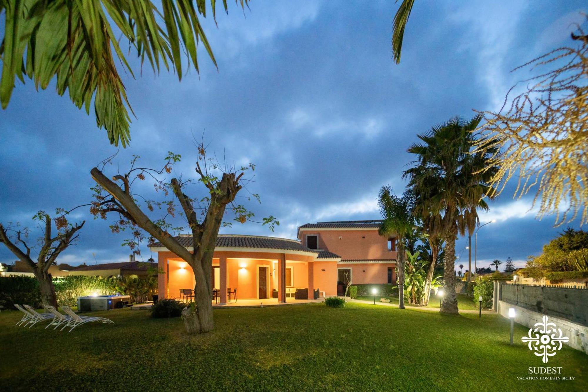 Villa Seaside - Beach Retreat With Jacuzzi Syracuse Esterno foto